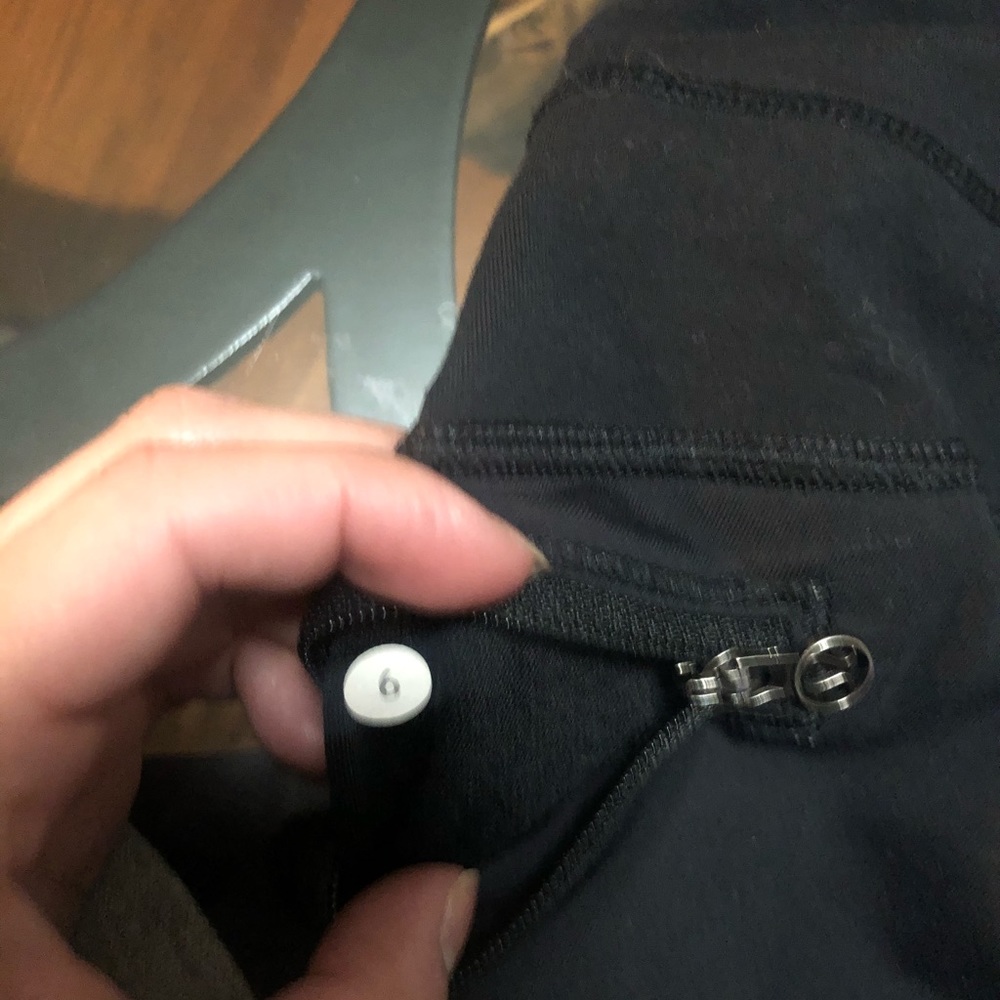 Lululemon - Picture 2 of 5
